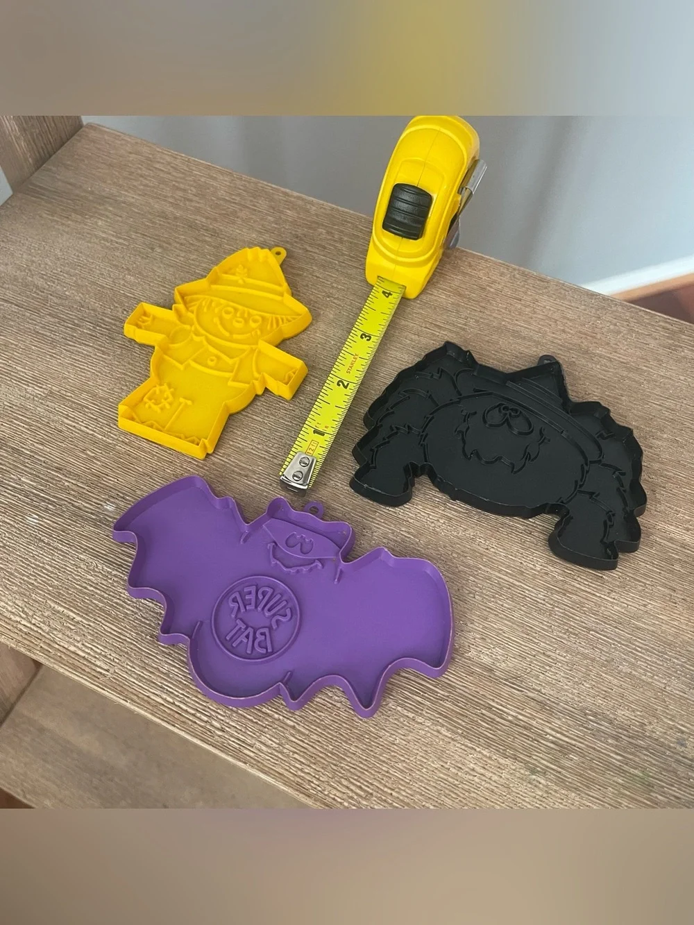 VTG Halloween Cookie Cutter Lot-3 Hallmark Silly Spider, Scarecrow &S. Bat Decor
